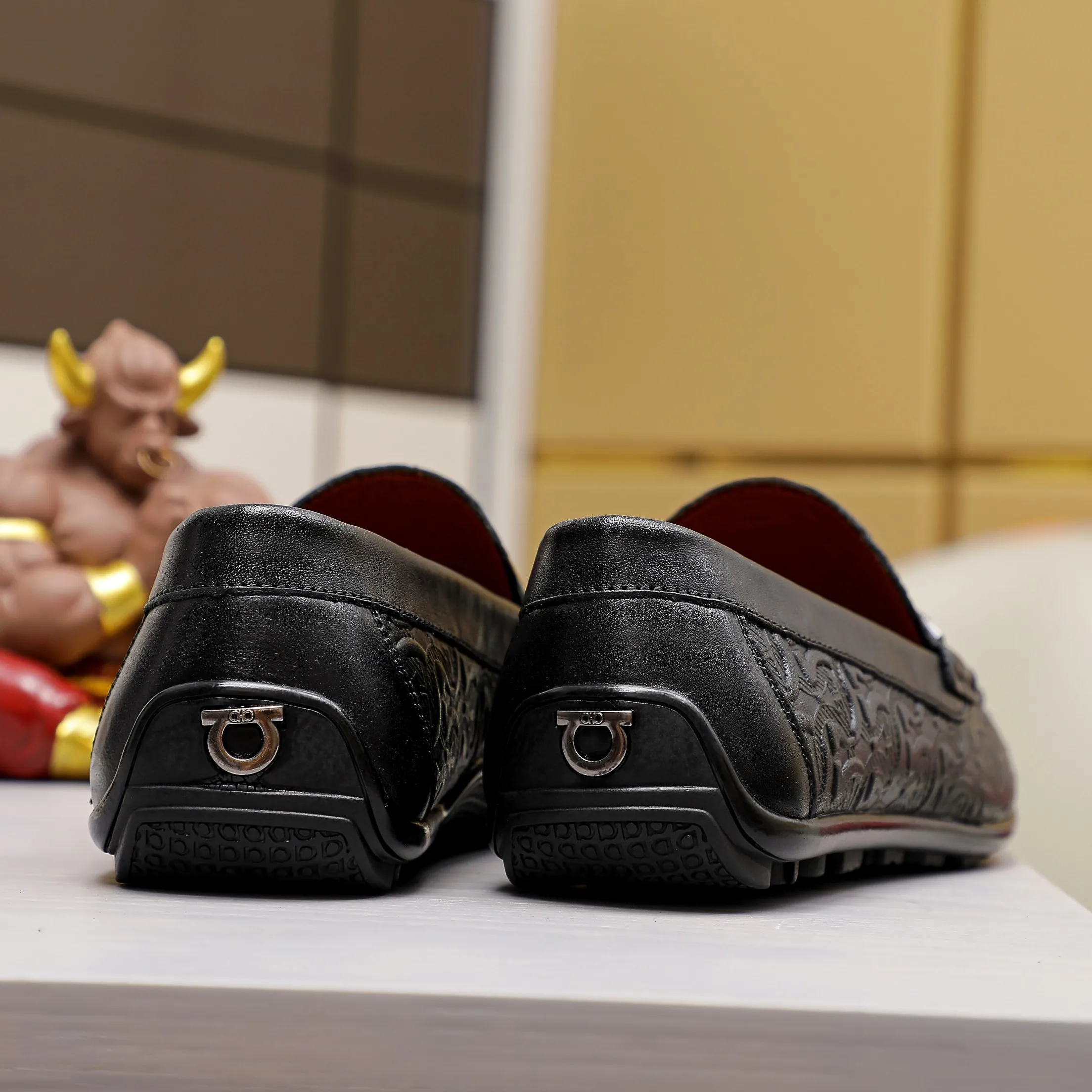 Men's clothing and shoes💰360 🔥Ferragamo's new men's casual slip-on shoes🇨🇳Official website original 1:1 mold opening, original quality💯Fine workmanship, high-end luxury☘The upper is made of imported Italian first-layer cowhide🌴Top layer🐷Leather lining🍓Rubber wear-resistant and non-slip outsole, breathable and comfortable to wear🍍The first choice for high-grade men🍉Black, brown. Code number 38-45